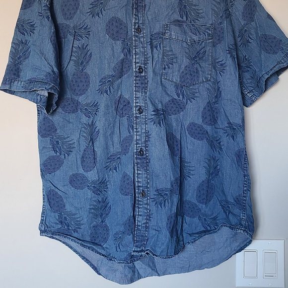 ZARA Pineapple button down shirt. Comfortable and stylish - Picture 5 of 6
